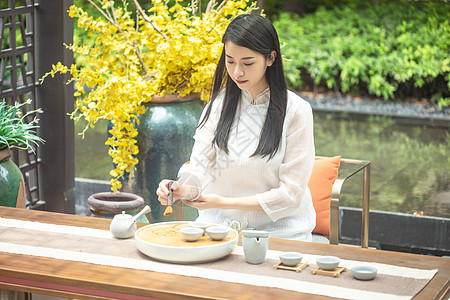 茶香四溢，养生之道：喝茶精神焕发秘诀