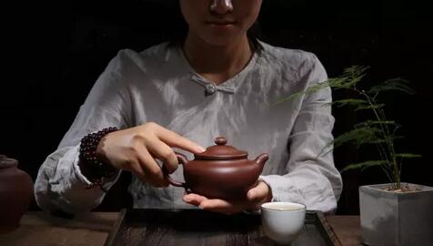 茶香四溢，健康生活：喝茶的七大好处介绍